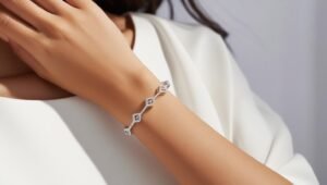 BRACELET
